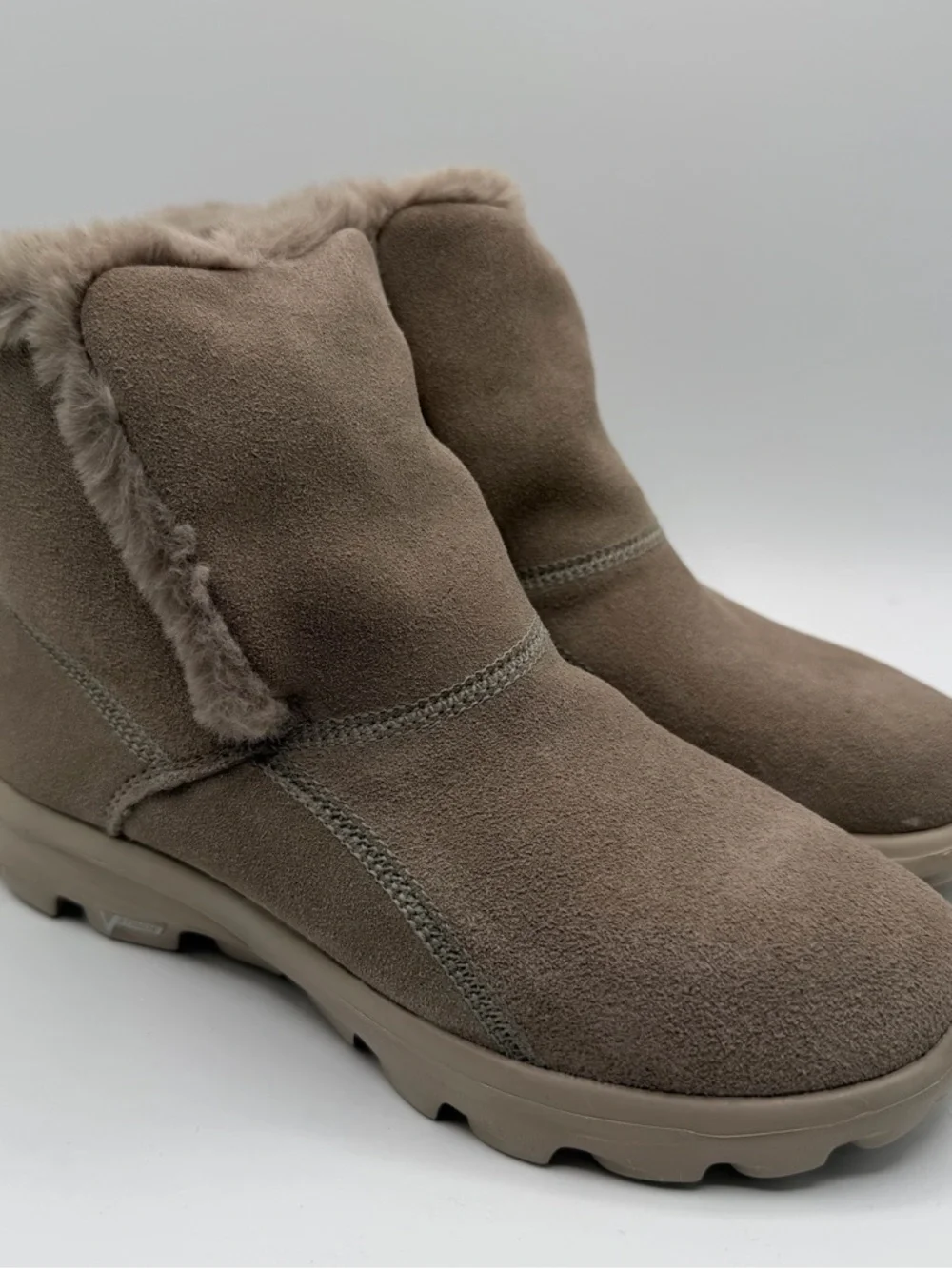 Skechers On The Go 400 Blaze Boots 5 Taupe Suede Faux Fur Goga Mat NWOB